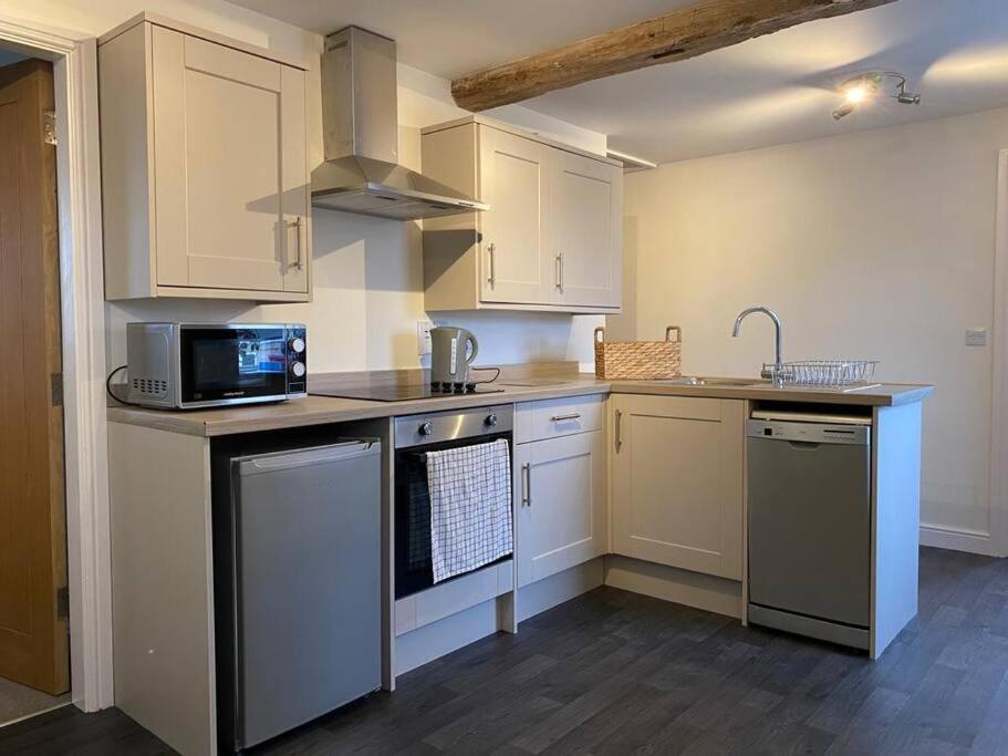 The Hayloft At Wrampool Farm Apartment Престън Екстериор снимка