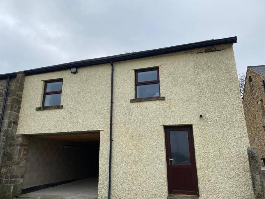 The Hayloft At Wrampool Farm Apartment Престън Екстериор снимка